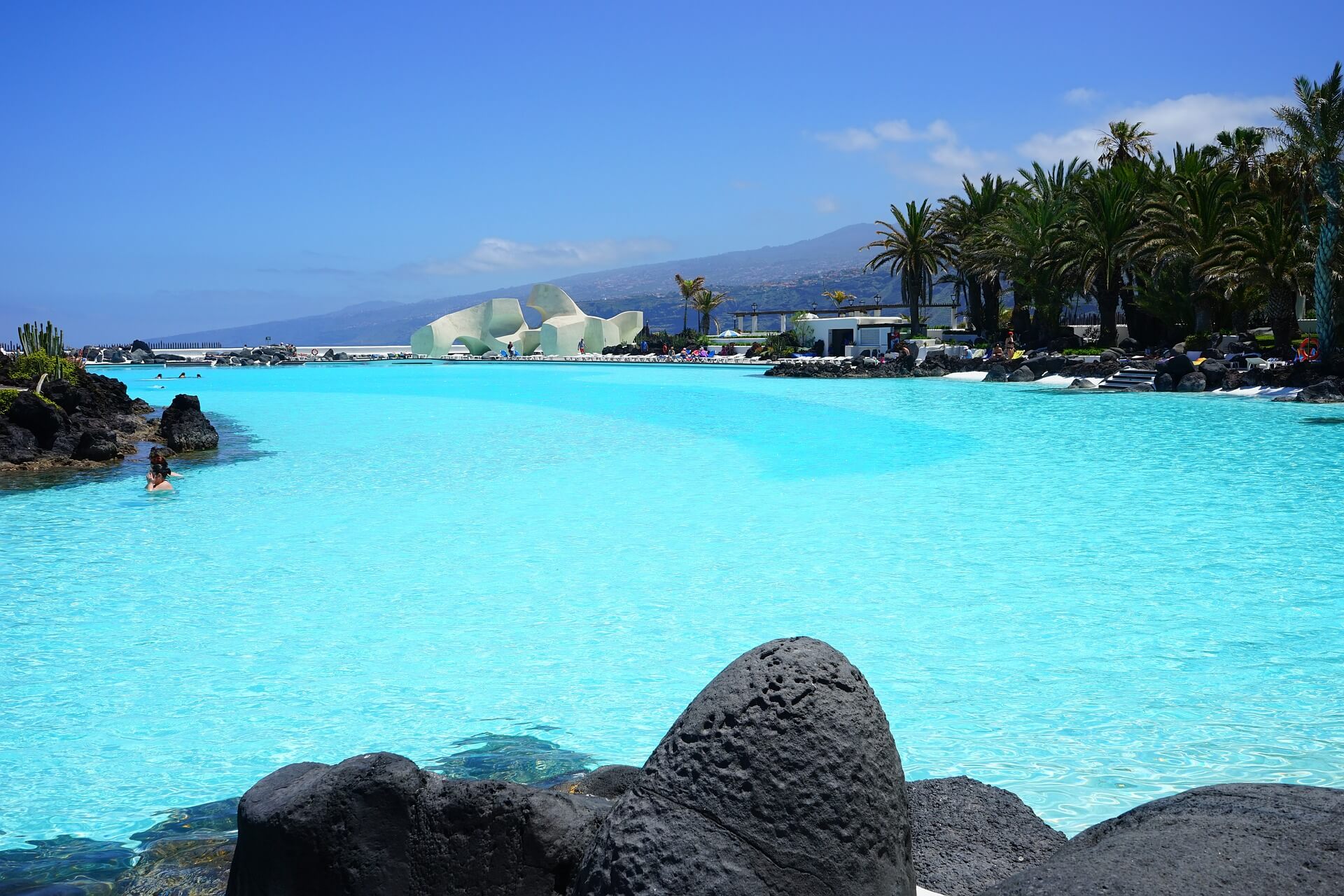 Blick auf Pool vom Ferienhaus